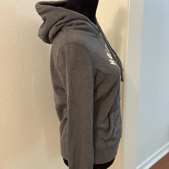 Hollister Women’s Grey Long Sleeve Hoodie - Picture 2 of 6